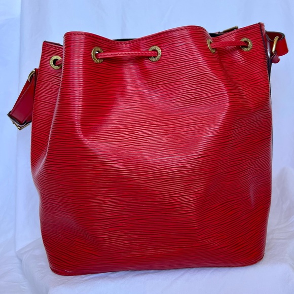 LOUIS VUITTON Petit Noe Drawstring Shoulder Bag Epi Leather Castilian Red - Picture 2 of 16